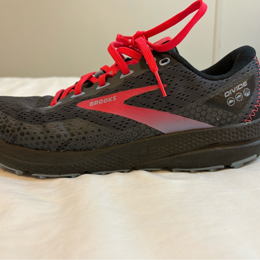 Brooks Divide 3 Trail Running Shoes - Black with Hot Pink Accents - Picture 3 of 6